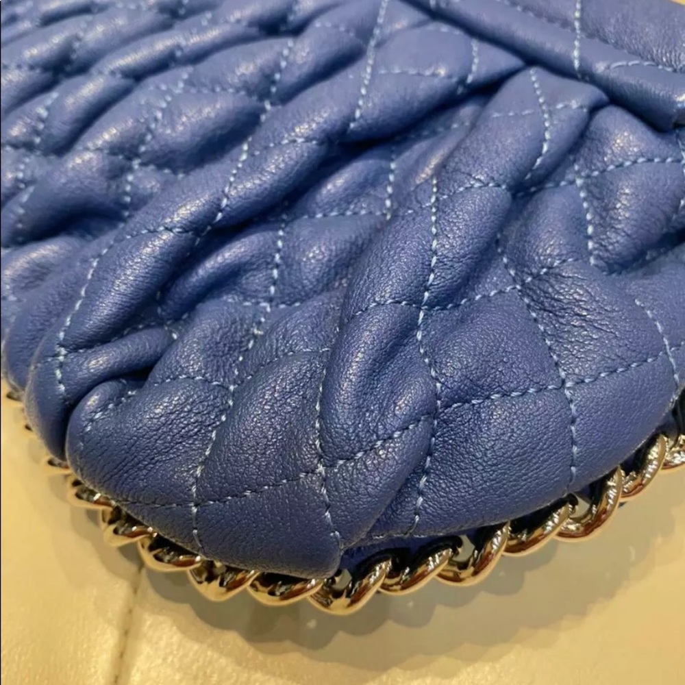 ‼️SOLD‼️Chain Around Blue Quilted SHW - Picture 6 of 15